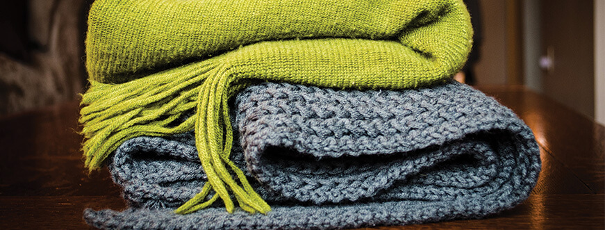 hålla värmen inomhus med filtar